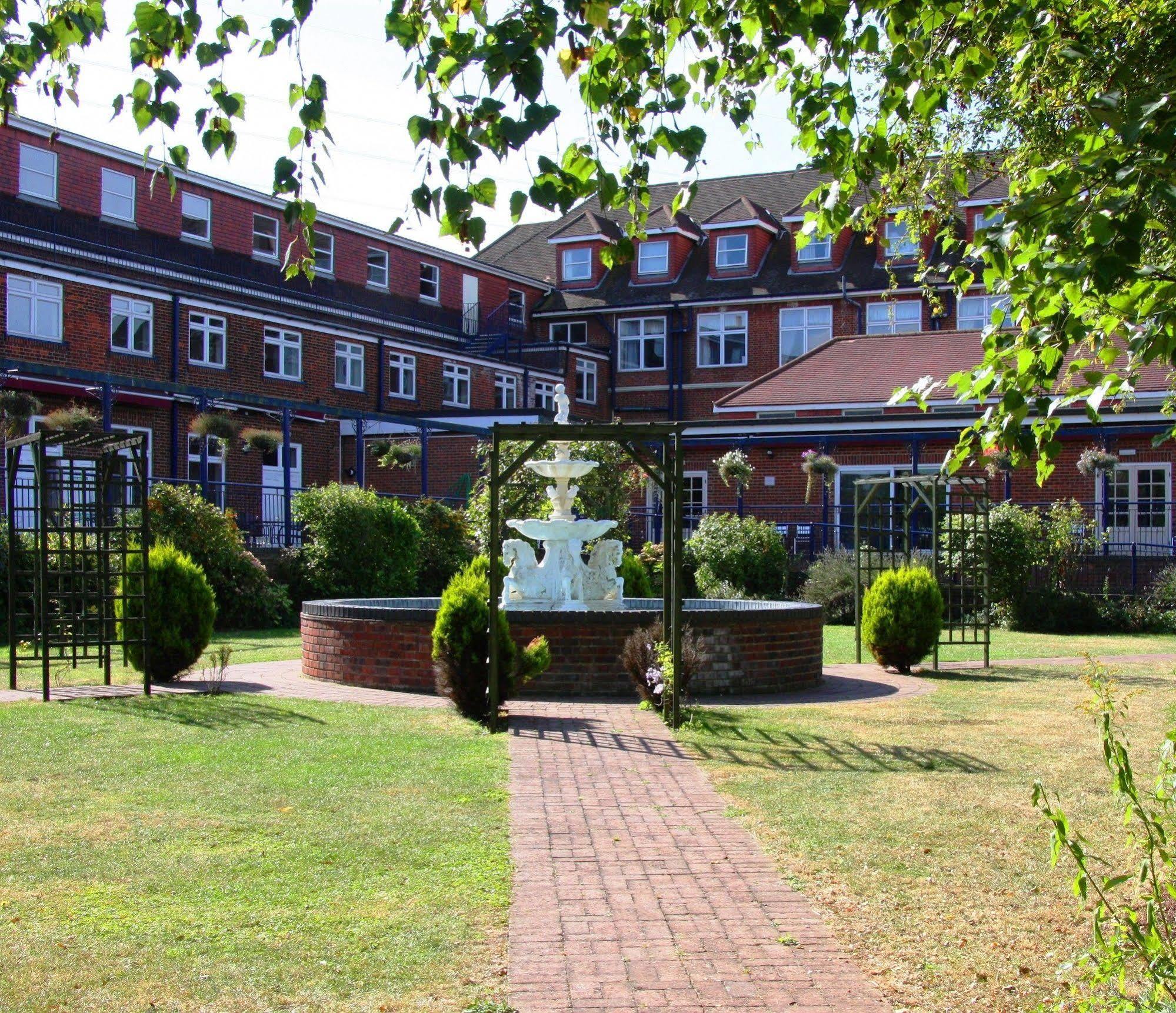Hotel Western Thurrock 3*