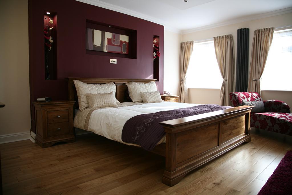 Western Thurrock 3*